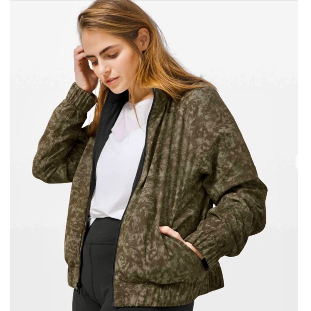 NWT Lululemon Bombs Away Reversible Jacket in Black / Medium Olive Dark Olive 4